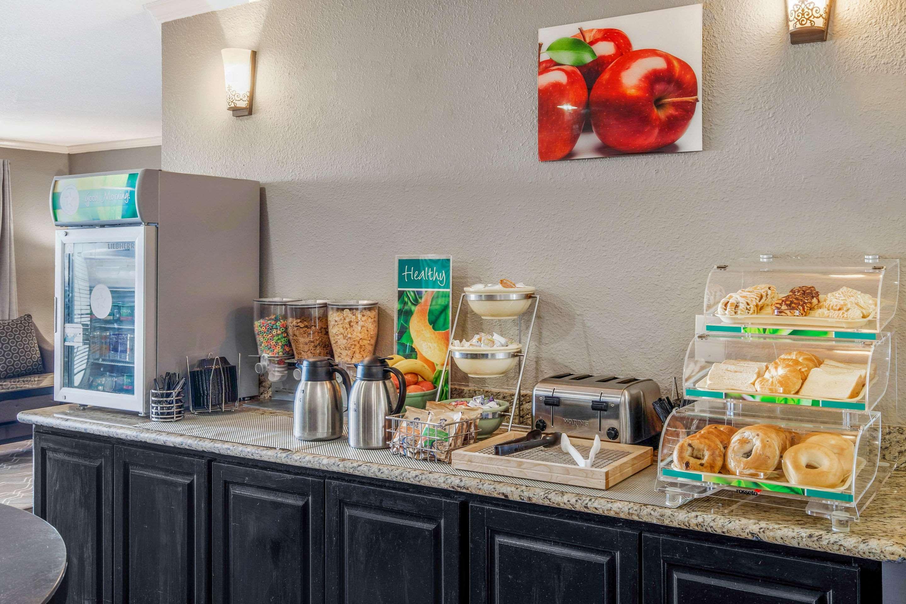 Quality Inn & Suites Weatherford Bagian luar foto