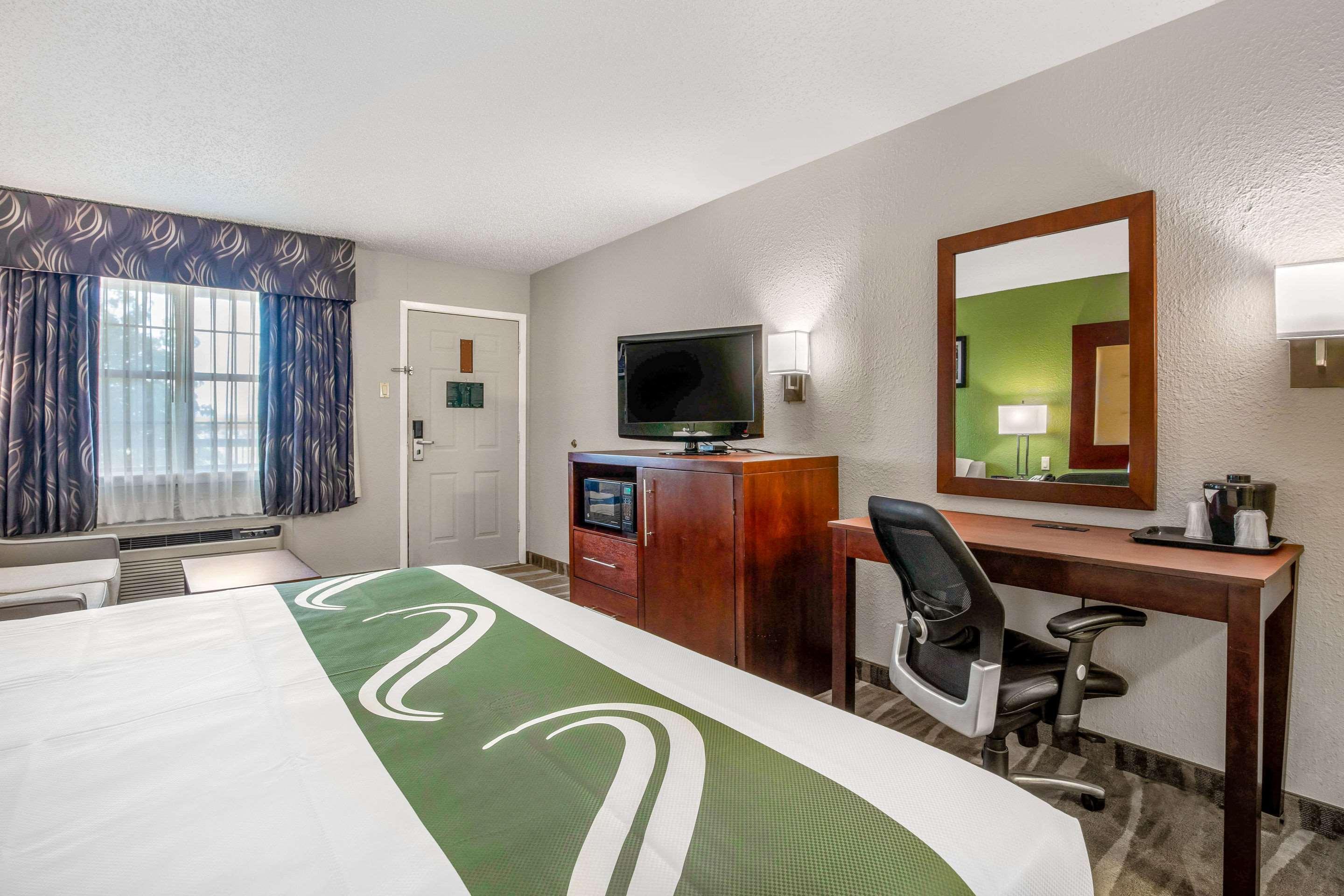 Quality Inn & Suites Weatherford Bagian luar foto