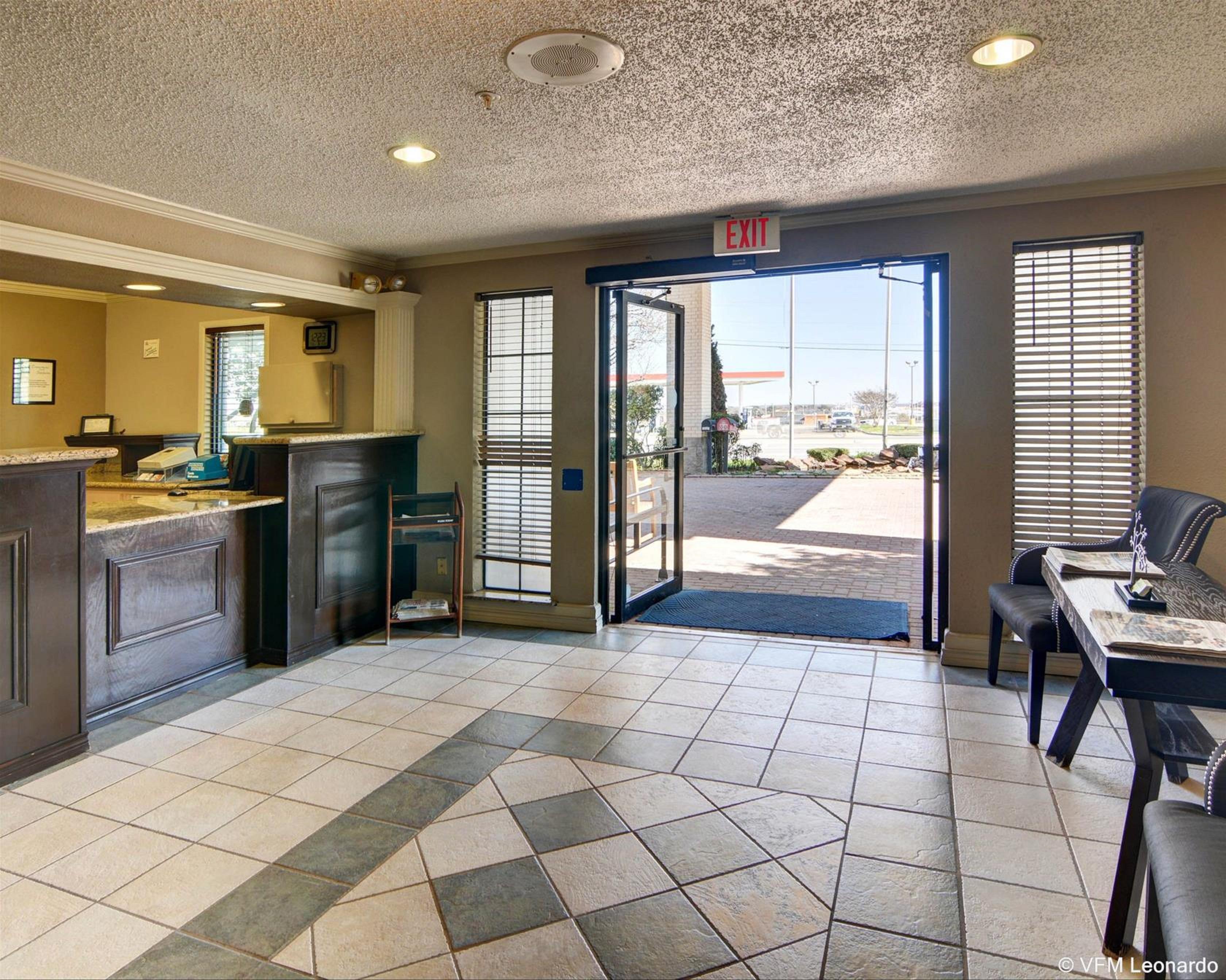 Quality Inn & Suites Weatherford Bagian luar foto