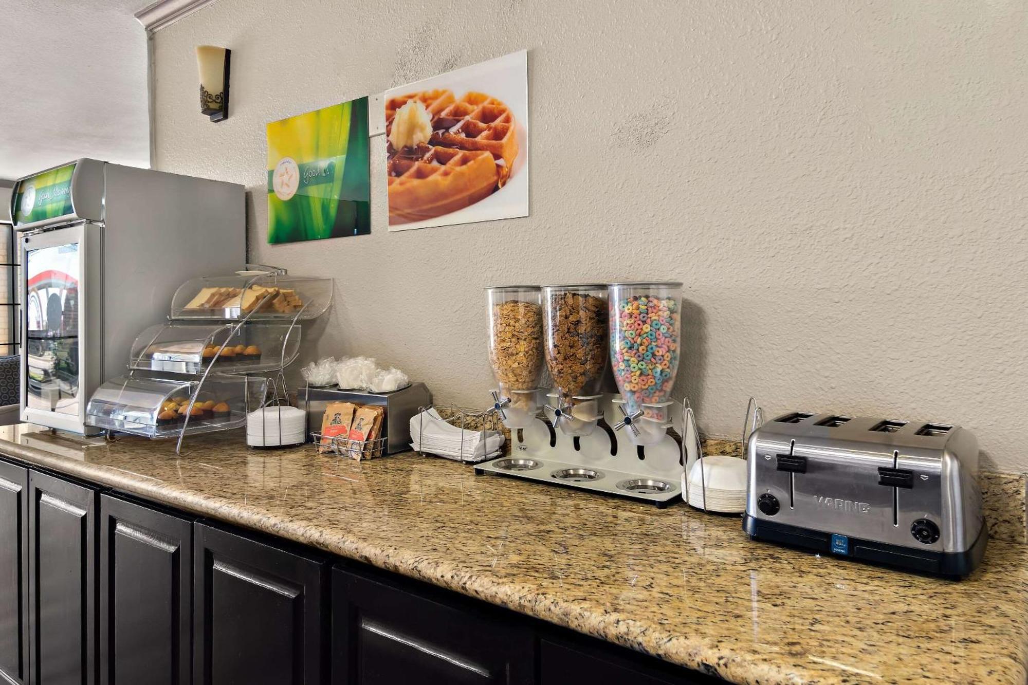 Quality Inn & Suites Weatherford Bagian luar foto