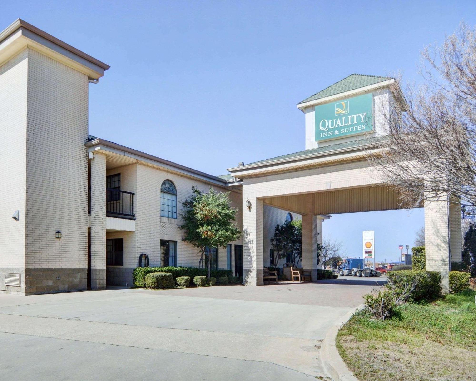 Quality Inn & Suites Weatherford Bagian luar foto