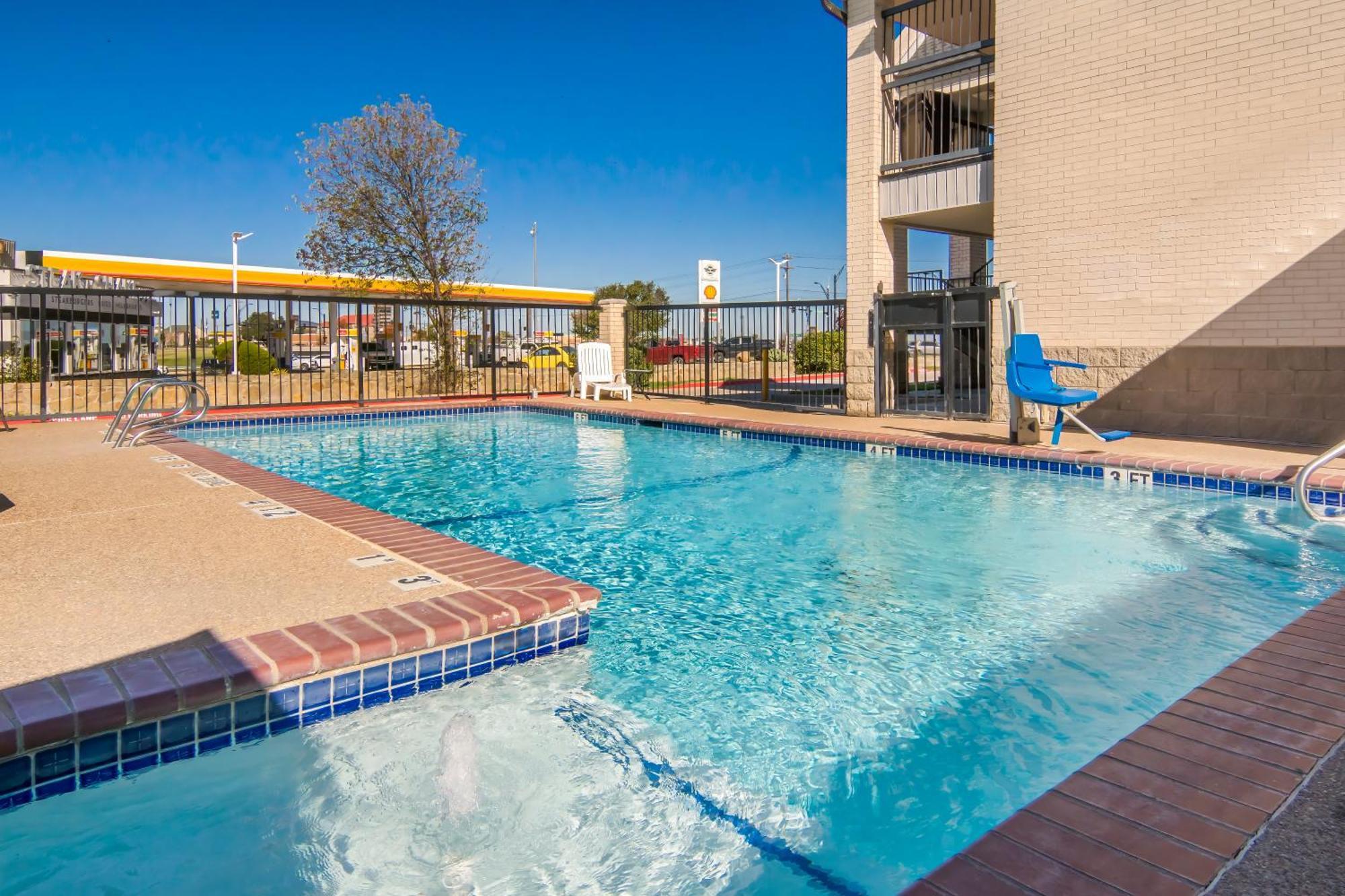 Quality Inn & Suites Weatherford Bagian luar foto