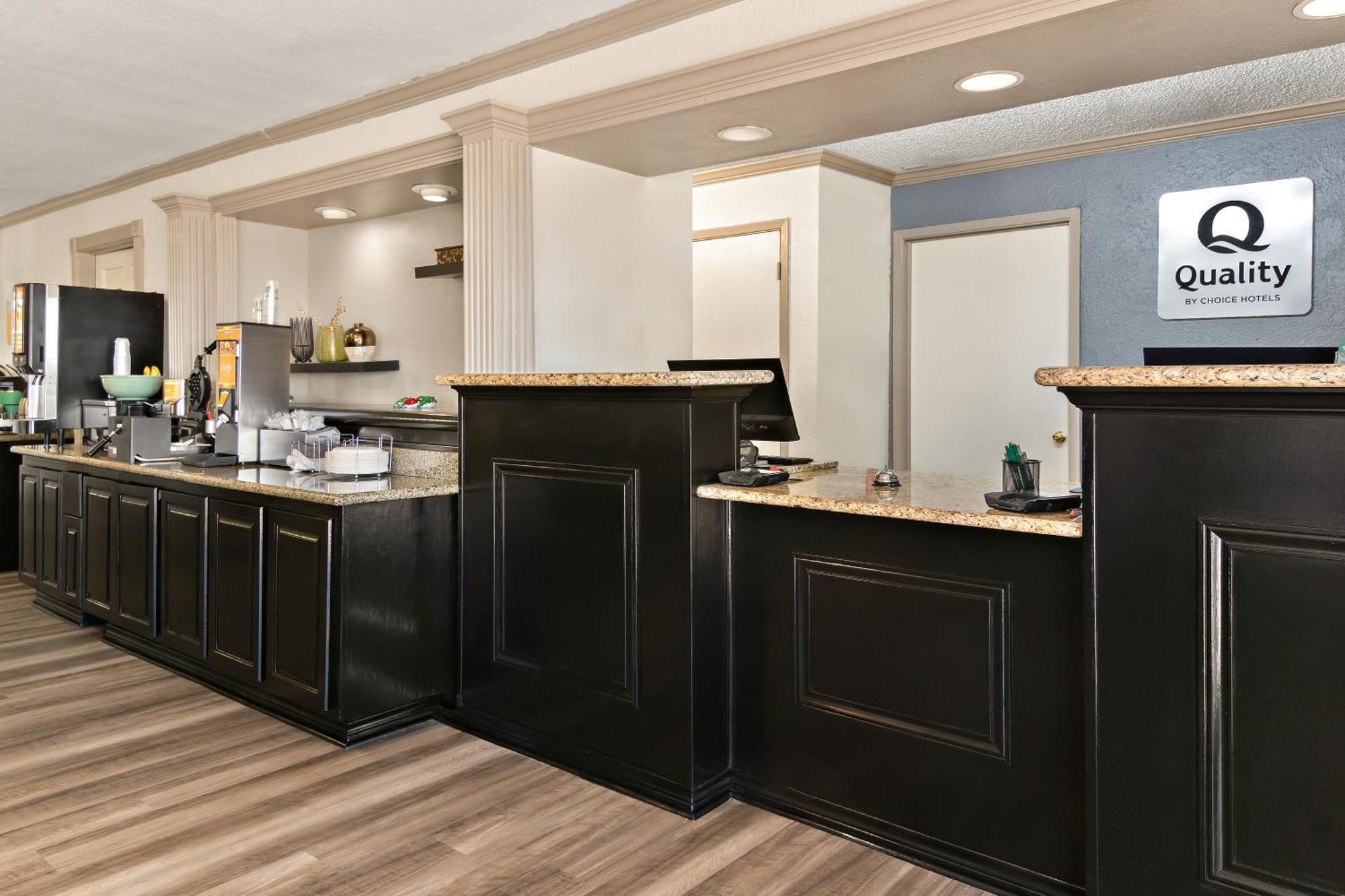 Quality Inn & Suites Weatherford Bagian luar foto