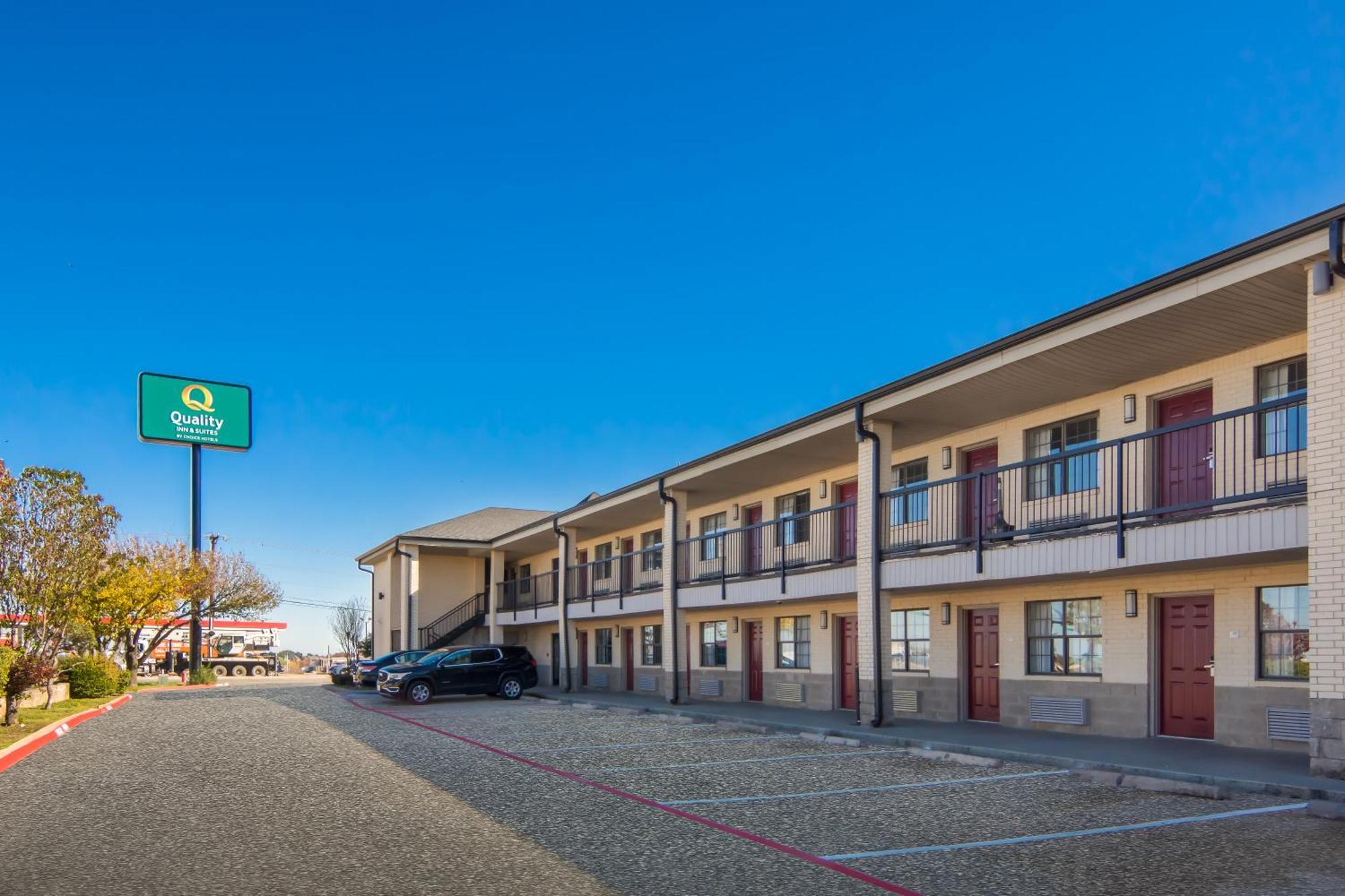Quality Inn & Suites Weatherford Bagian luar foto