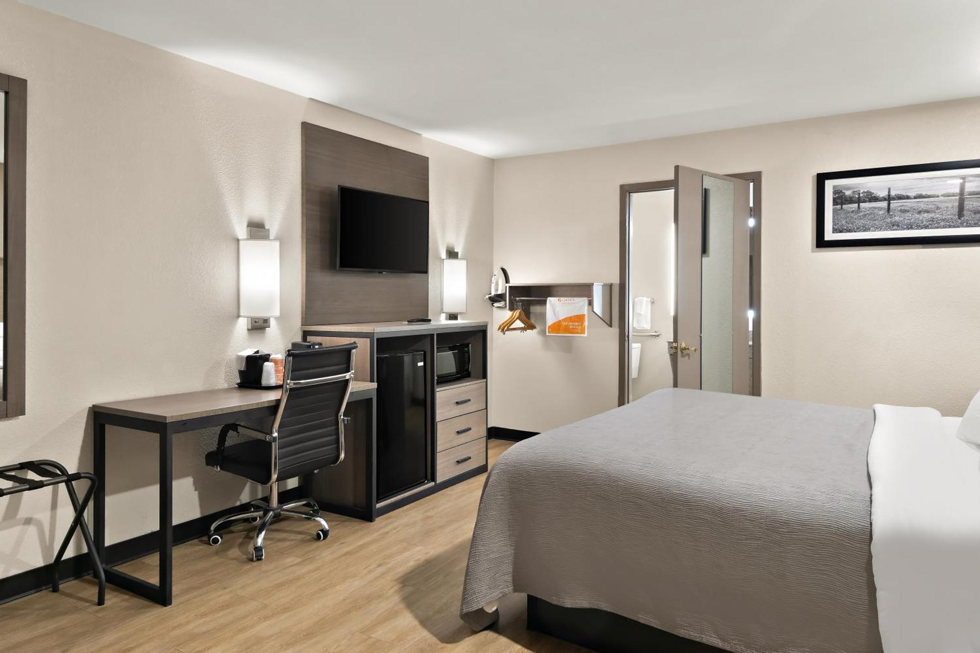 Quality Inn & Suites Weatherford Bagian luar foto