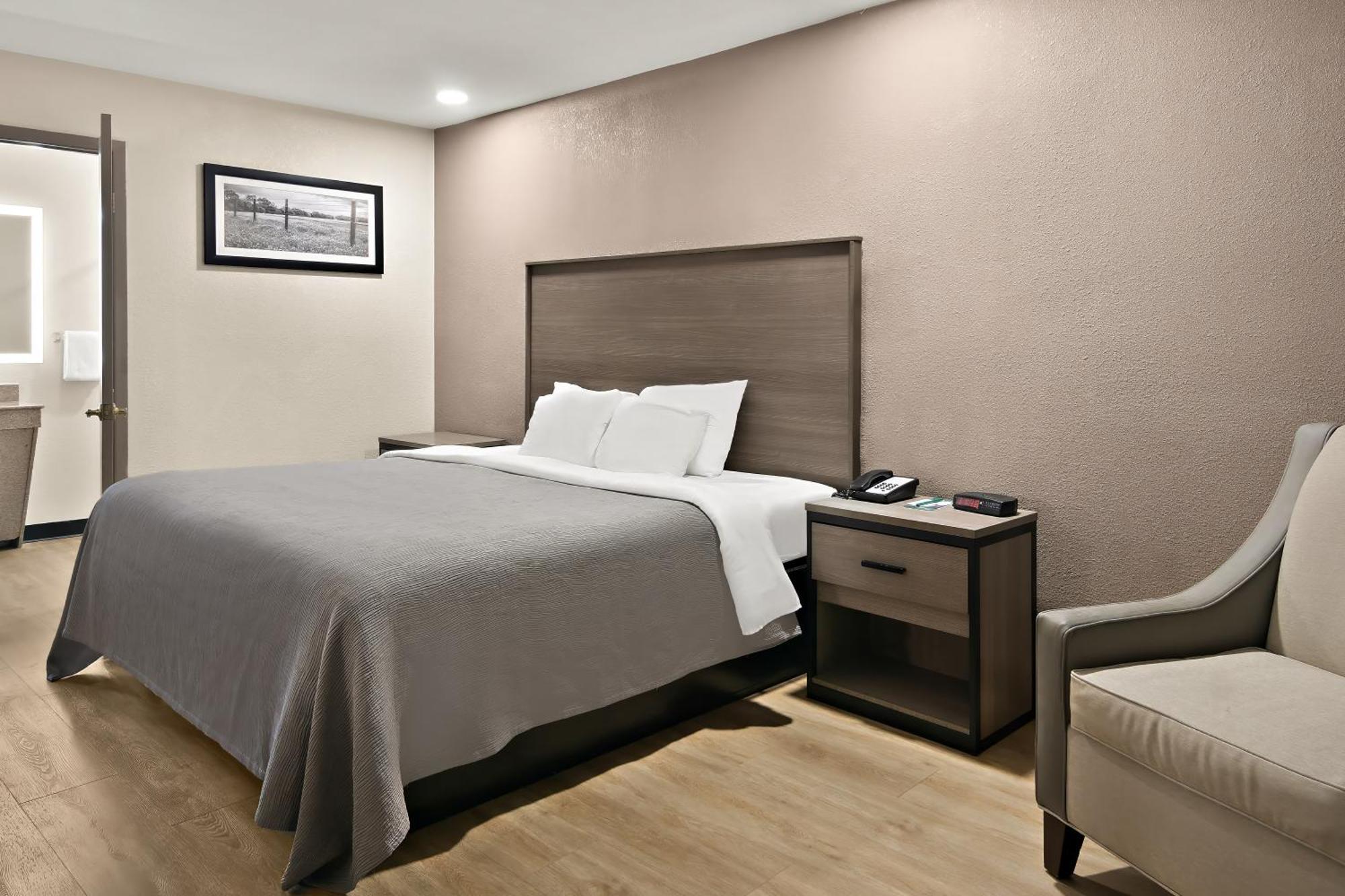 Quality Inn & Suites Weatherford Bagian luar foto